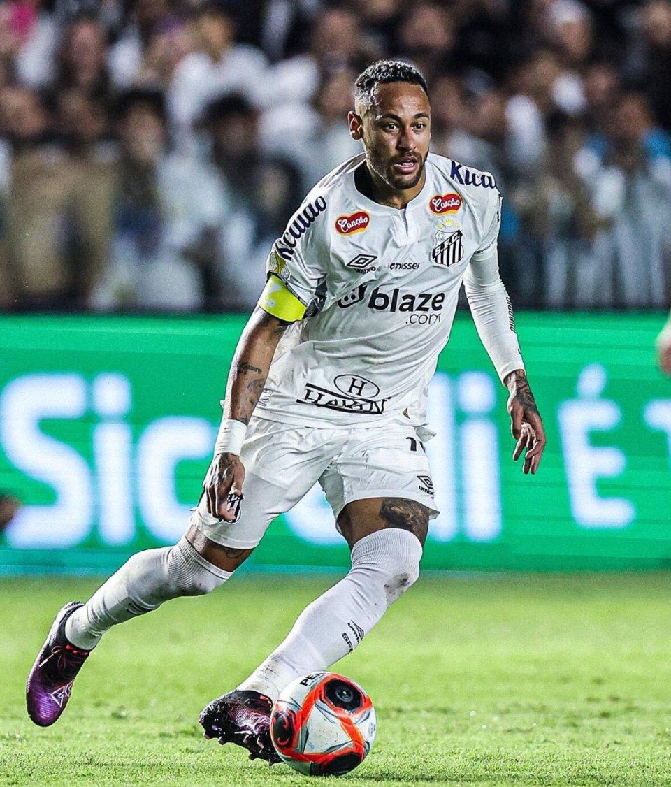 内马尔连续十二场比赛得分超过战术调整，FPX不断突破！的简单介绍