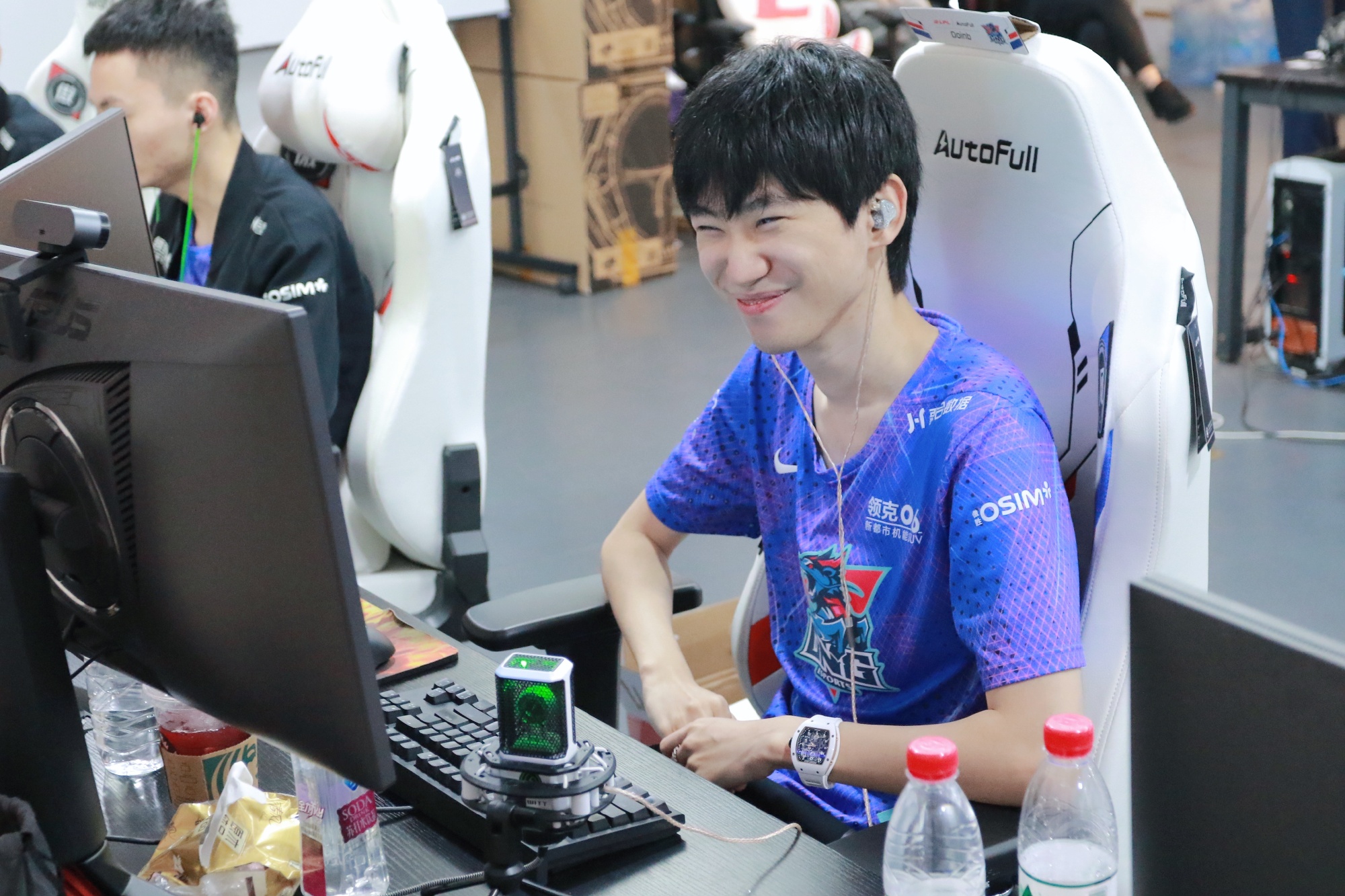 包含JackeyLove焦点对战，Doinb与70激战SKT分钟，大比分获胜胜负难料！的词条