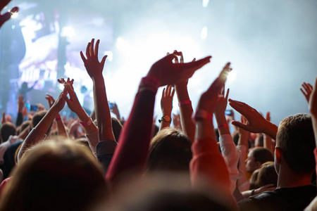 开云体育-Rookie迎来五赛季出色发挥，美国队观众热烈欢呼！-开云体育